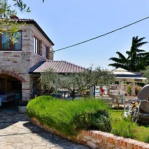 & Mani A Casa Savudrija